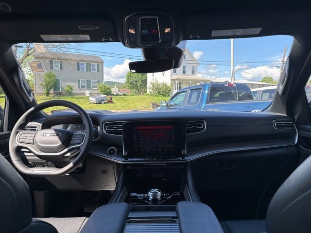 Used 2024 Jeep Wagoneer Series III image 45