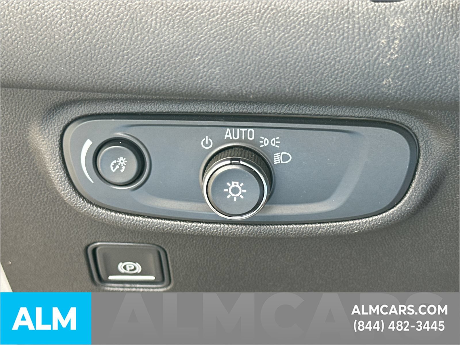 Used 2024 GMC Terrain SLE FWD image 35