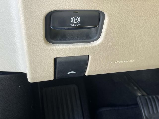 Used 2023 Jeep Grand Cherokee L Limited w/ Luxury Tech Group II image 18