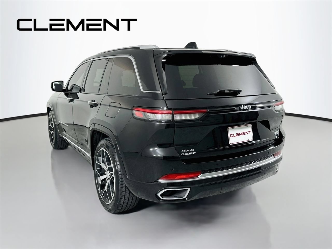 Used 2023 Jeep Grand Cherokee Summit AWD/4WD image 10