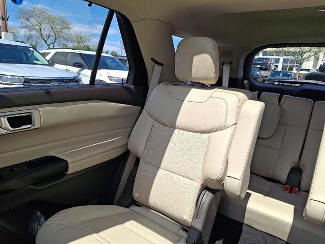 Certified 2020 Ford Explorer Platinum w/ Premium Technology Package AWD/4WD image 12