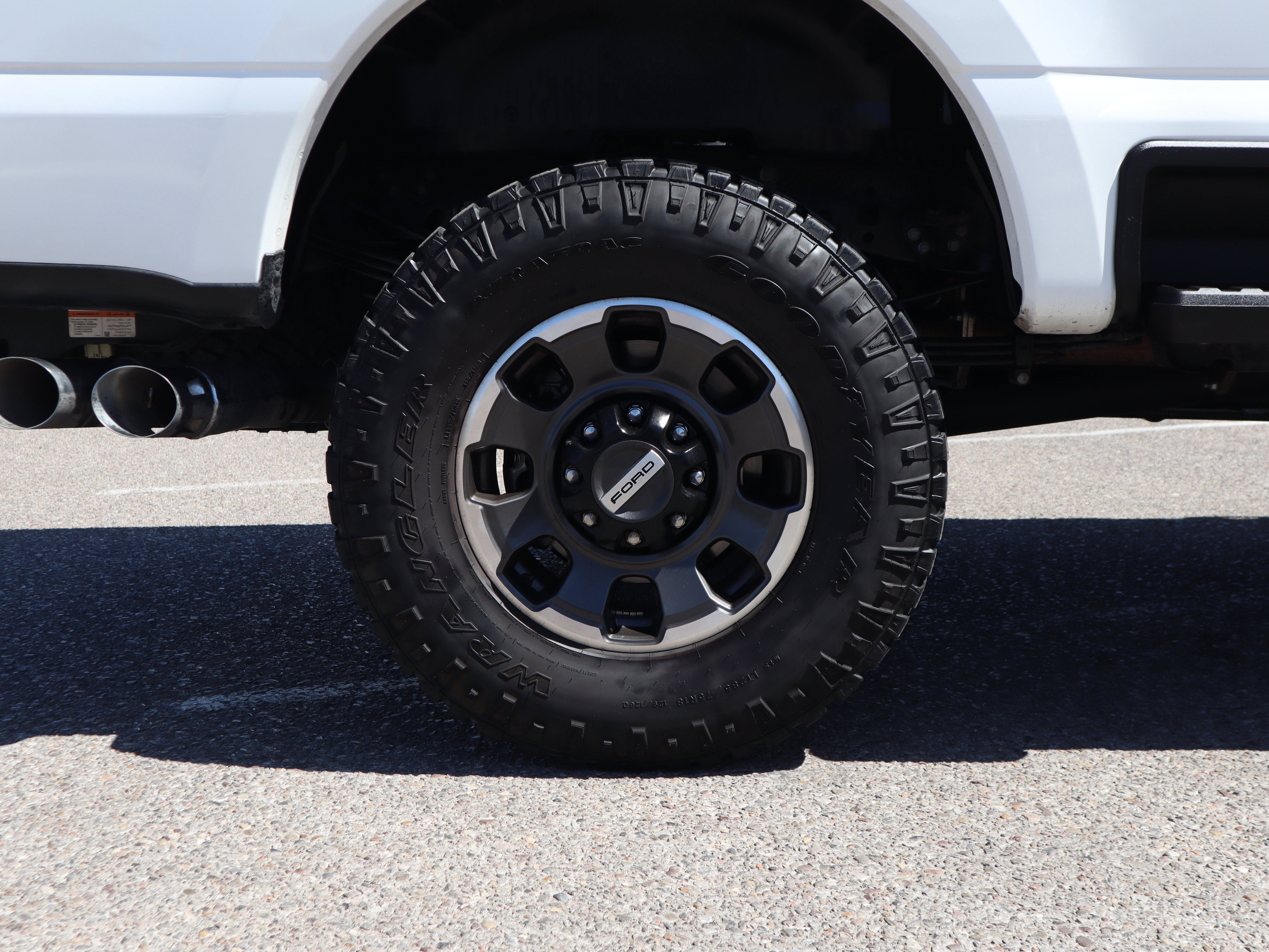 Certified 2024 Ford F350 Platinum w/ Tremor Off-Road Package AWD/4WD image 12