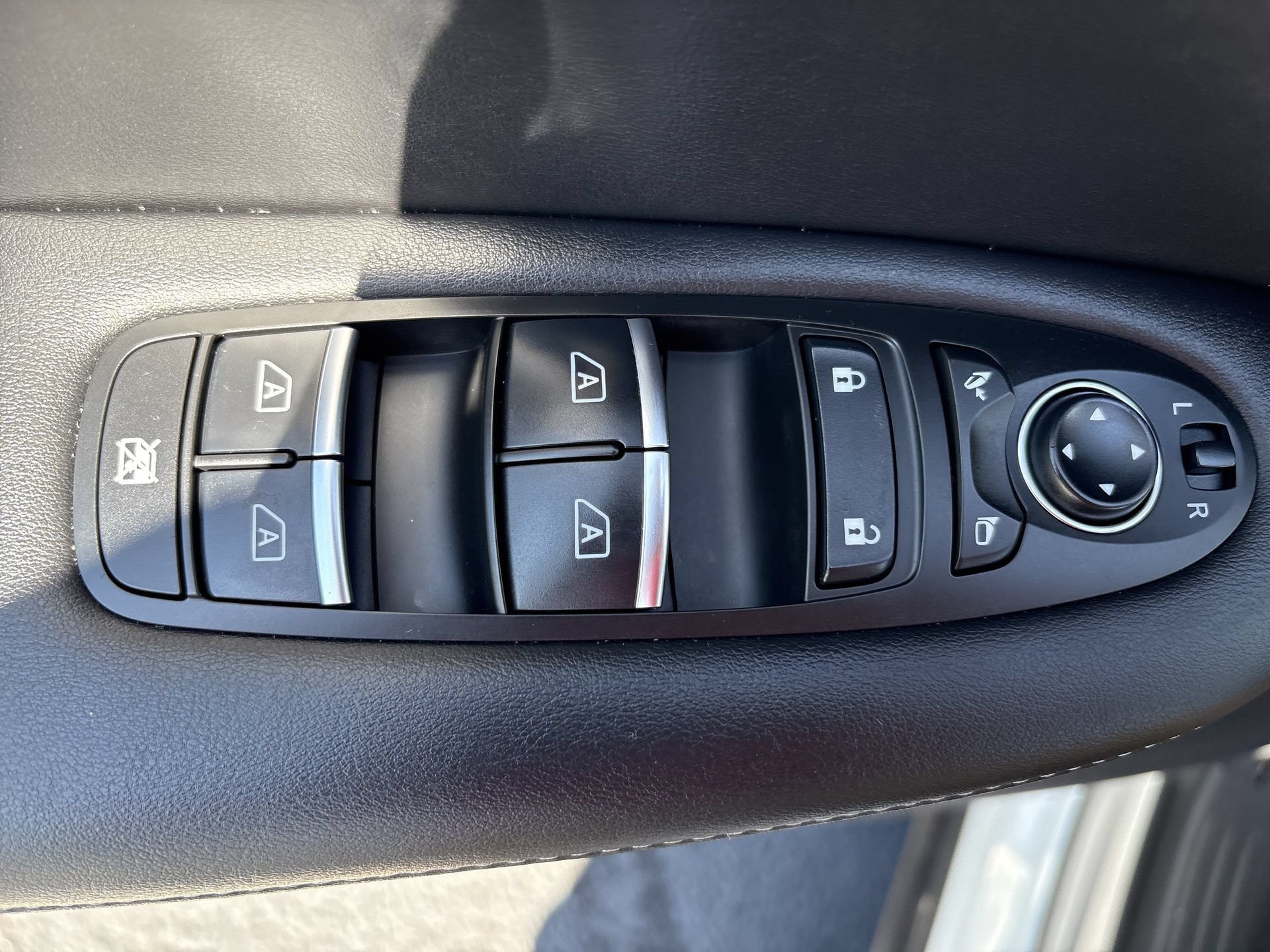 Used 2023 INFINITI QX50 Sensory FWD image 17