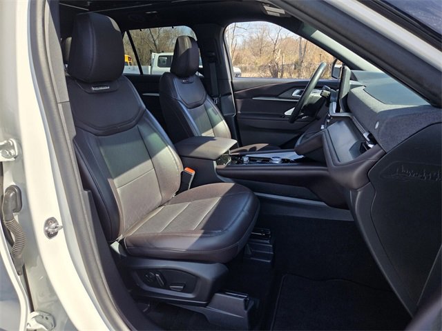 Certified 2025 Ford Explorer Platinum image 16