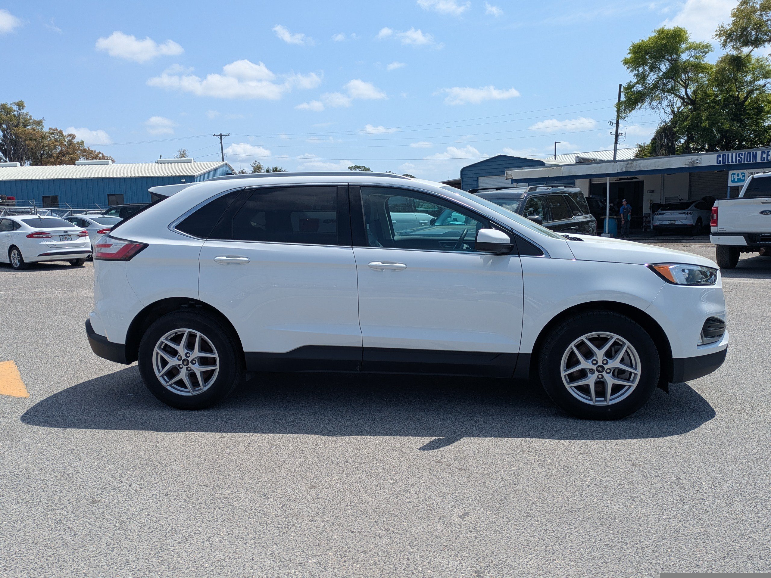 Certified 2024 Ford Edge SEL w/ Convenience Package AWD/4WD image 3