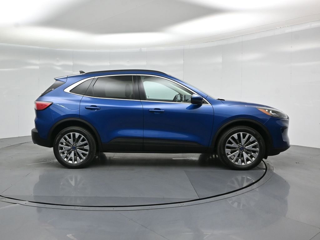 Certified 2022 Ford Escape Titanium w/ Class II Trailer Tow Package image 9