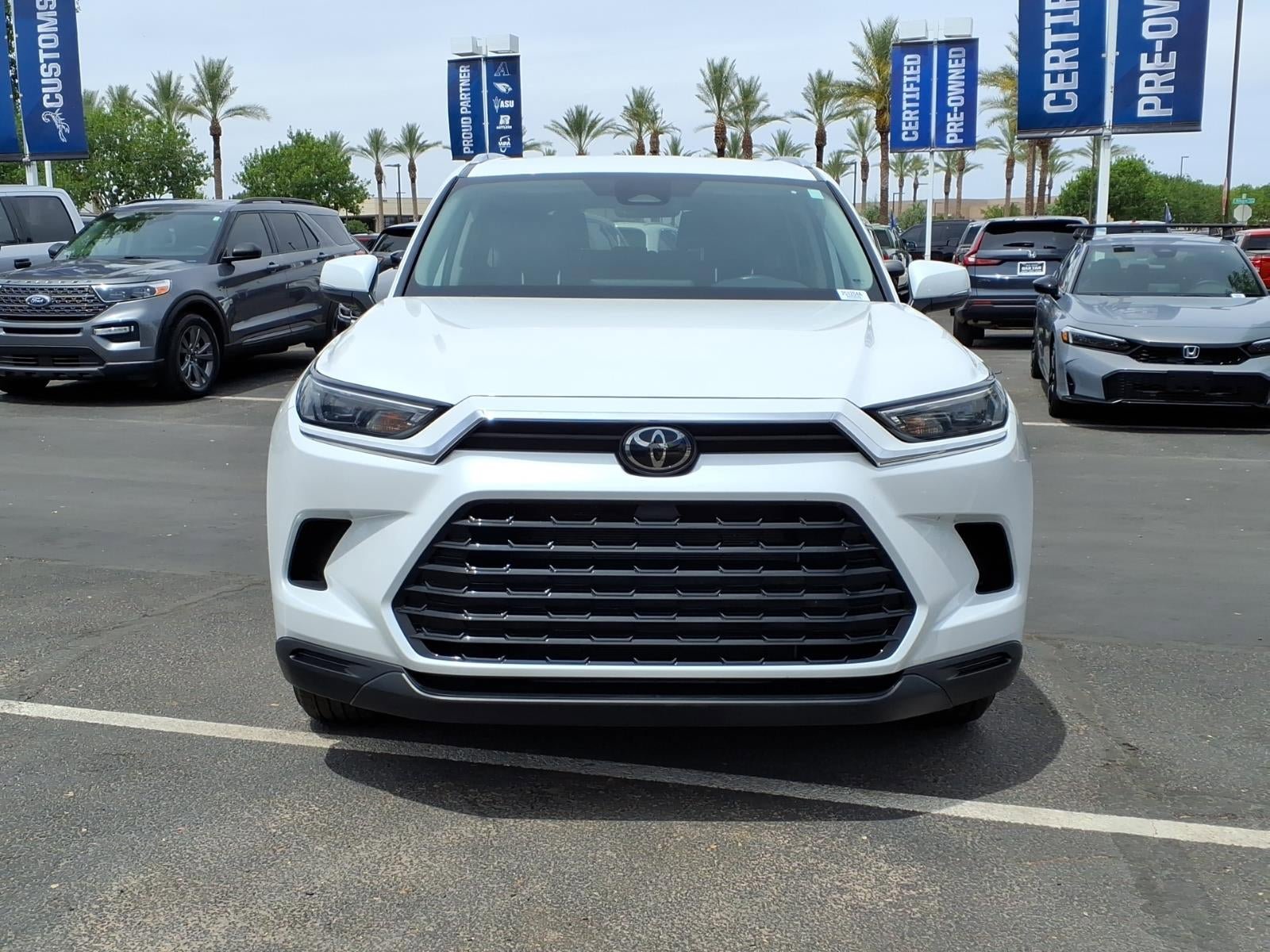 Used 2024 Toyota Grand Highlander FWD image 2