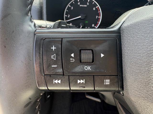Used 2025 Nissan Rogue SV FWD image 16