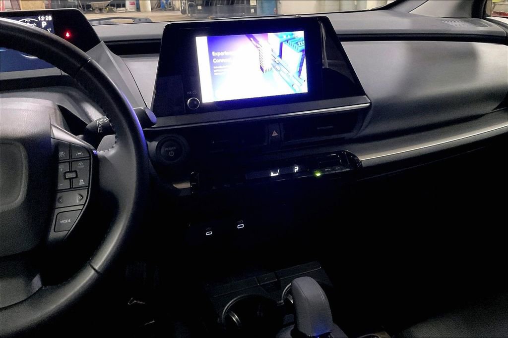 Used 2024 Toyota Prius LE FWD image 6