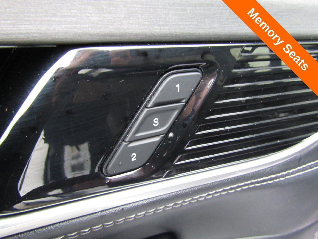 Used 2025 Jeep Wagoneer L Series II AWD/4WD image 6