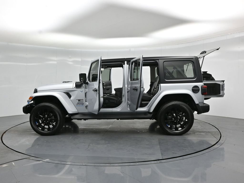 Used 2023 Jeep Wrangler Unlimited Sahara w/ Cold Weather Group image 35