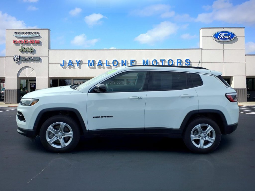 Used 2023 Jeep Compass Latitude w/ Convenience Group AWD/4WD image 7