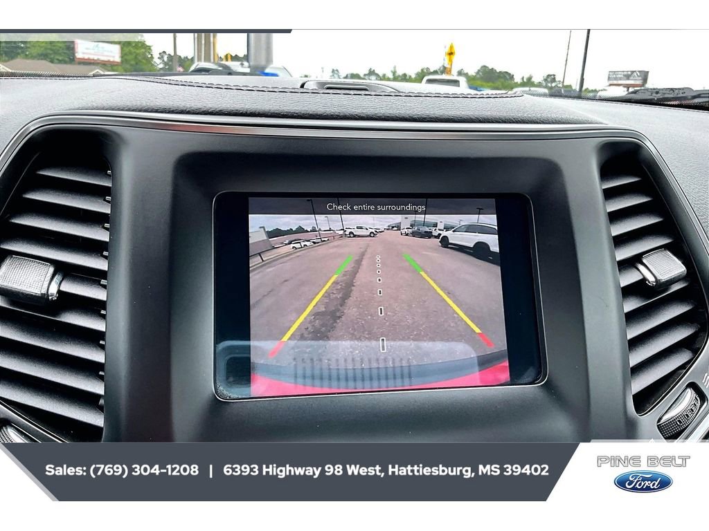 Used 2021 Jeep Cherokee Latitude Plus AWD/4WD image 14