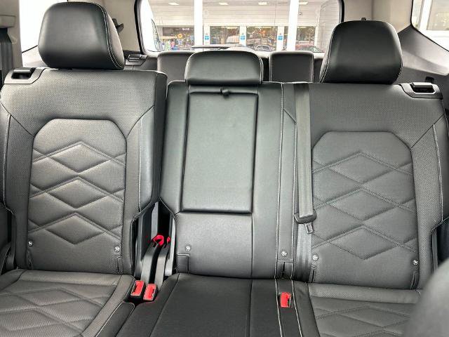 Used 2024 Volkswagen Atlas SE AWD/4WD image 13