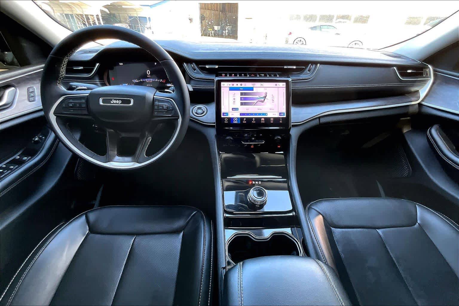 Used 2023 Jeep Grand Cherokee L Limited w/ Luxury Tech Group II RWD image 16
