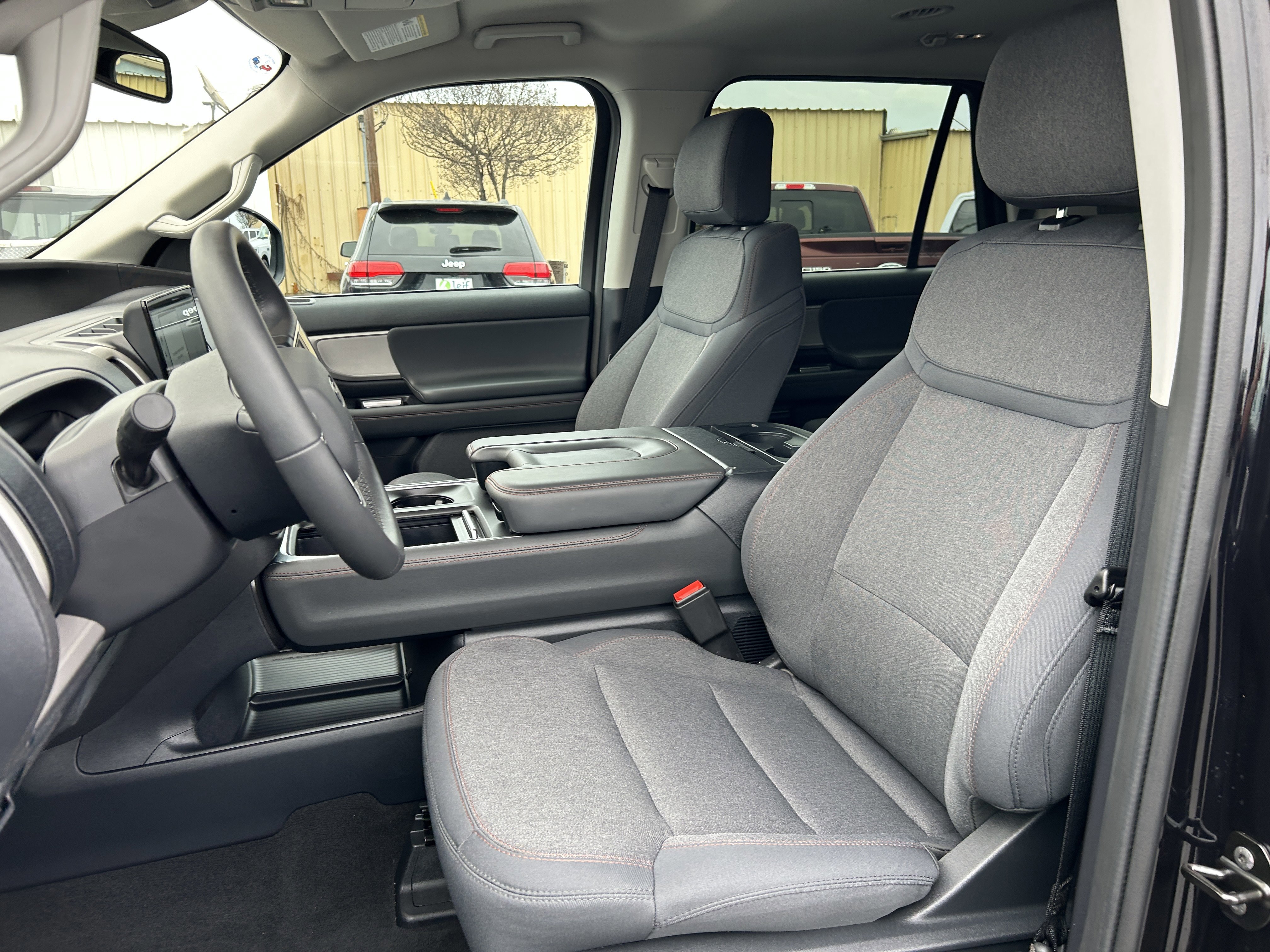 Certified 2025 Ford Expedition Active image 7