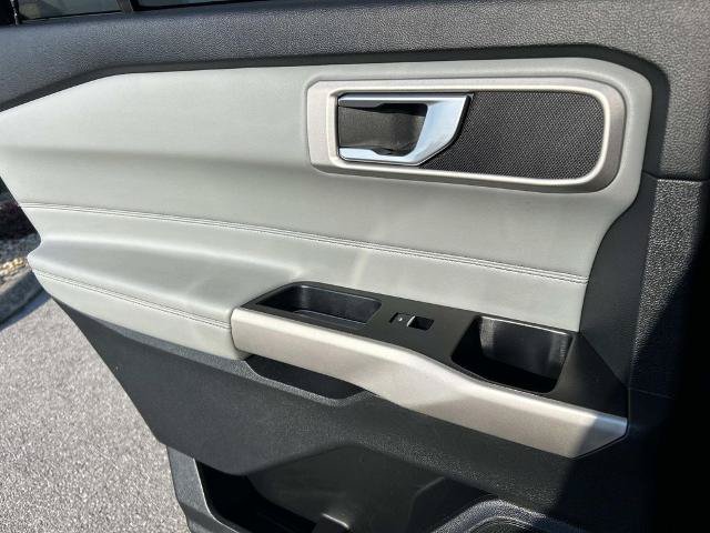 Certified 2022 Ford Explorer XLT w/ Equipment Group 202A AWD/4WD image 17