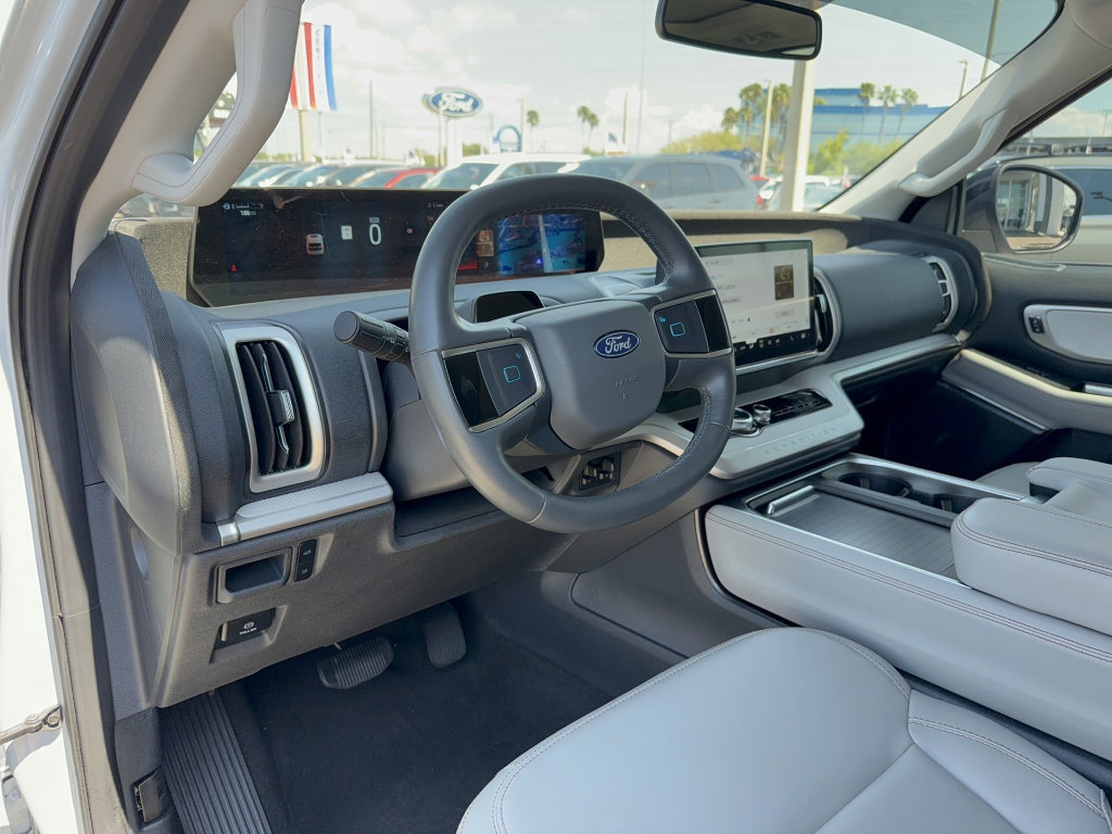 Certified 2025 Ford Expedition Active image 14