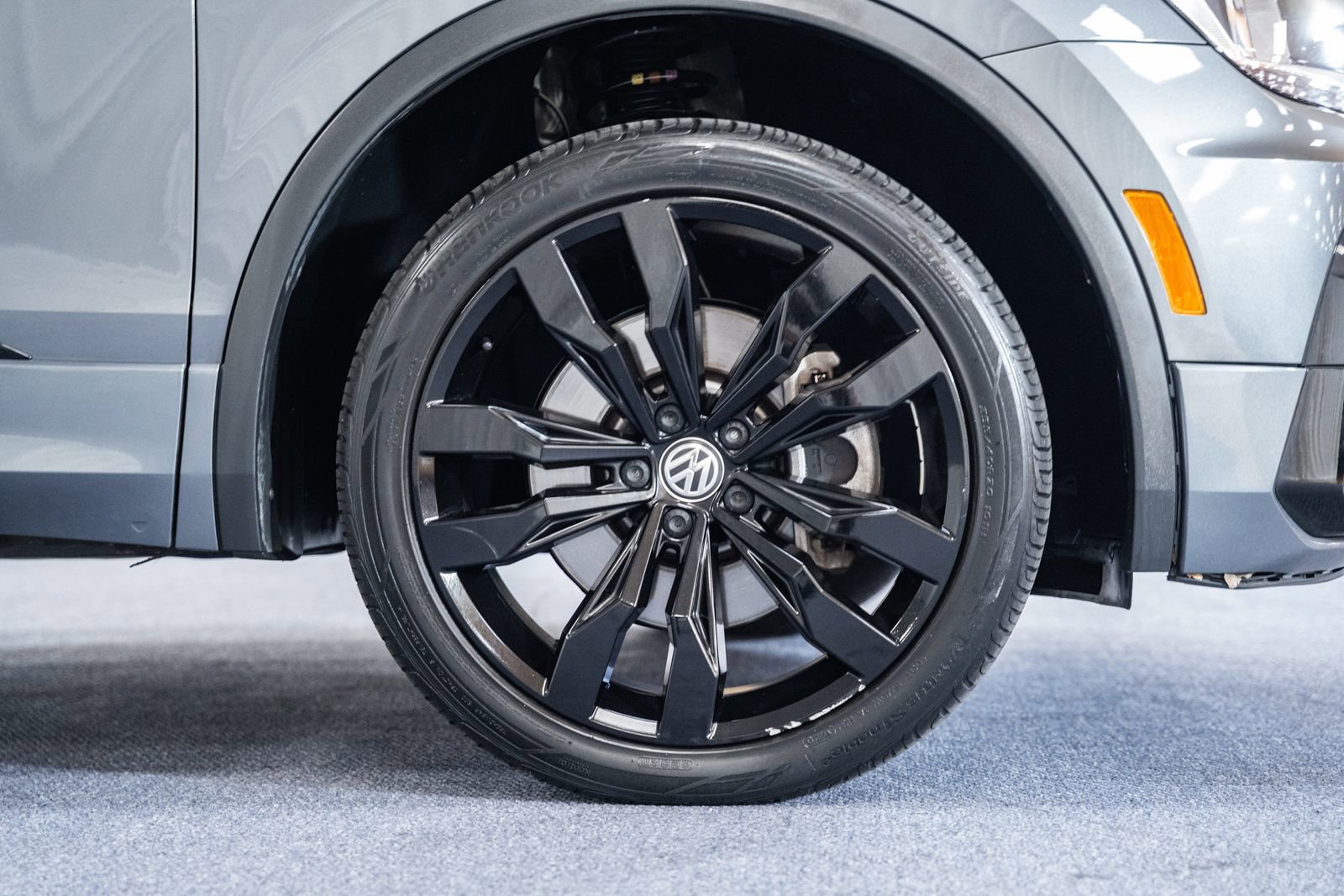 Used 2021 Volkswagen Tiguan SE R-Line image 17