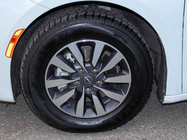Used 2023 Chrysler Pacifica Touring-L FWD image 12