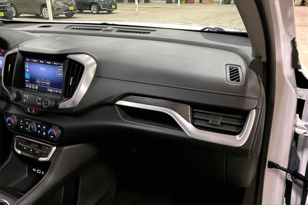 Used 2024 GMC Terrain SLT image 15