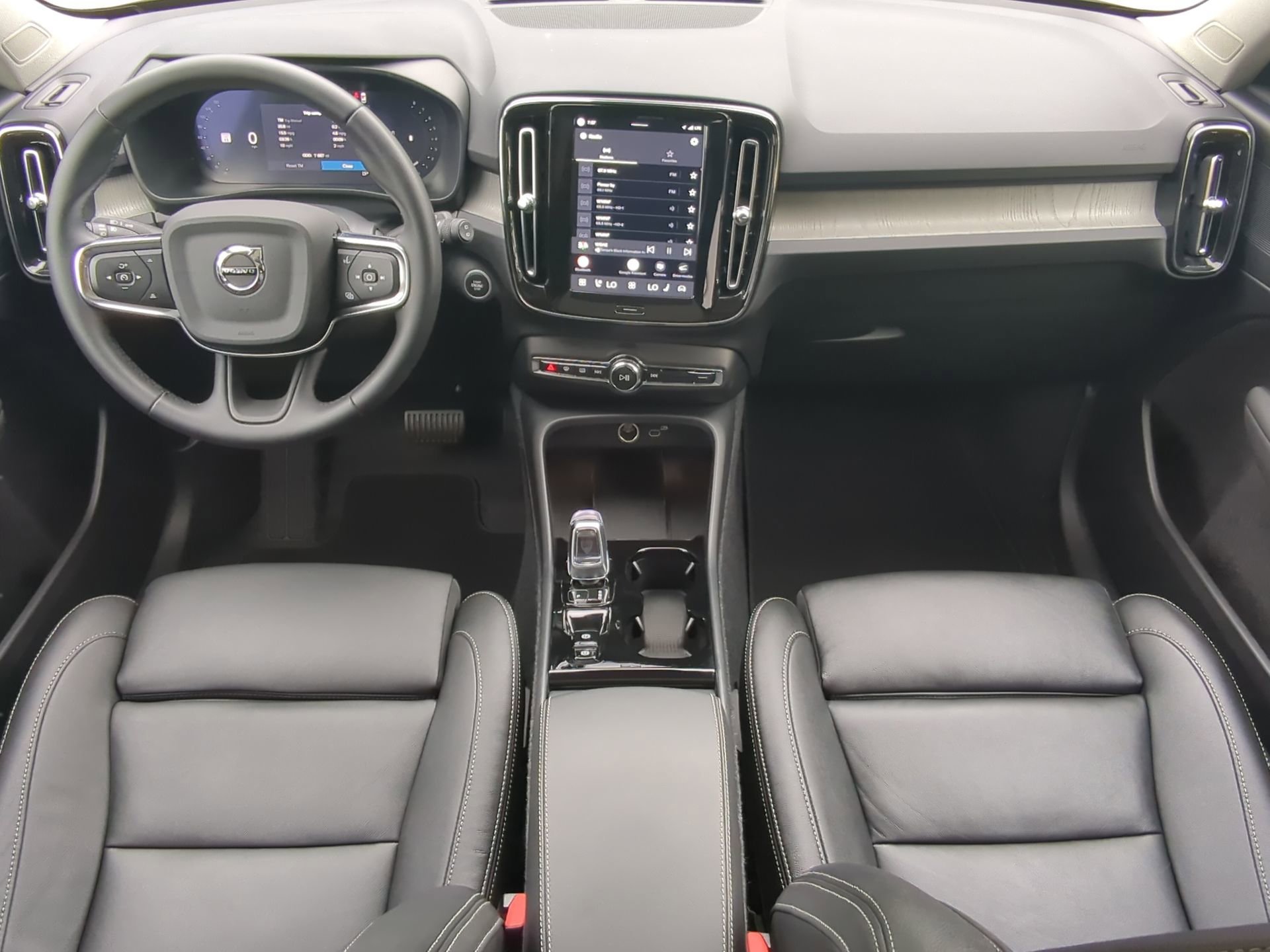 Used 2026 Volvo XC40 B5 Plus AWD/4WD image 50