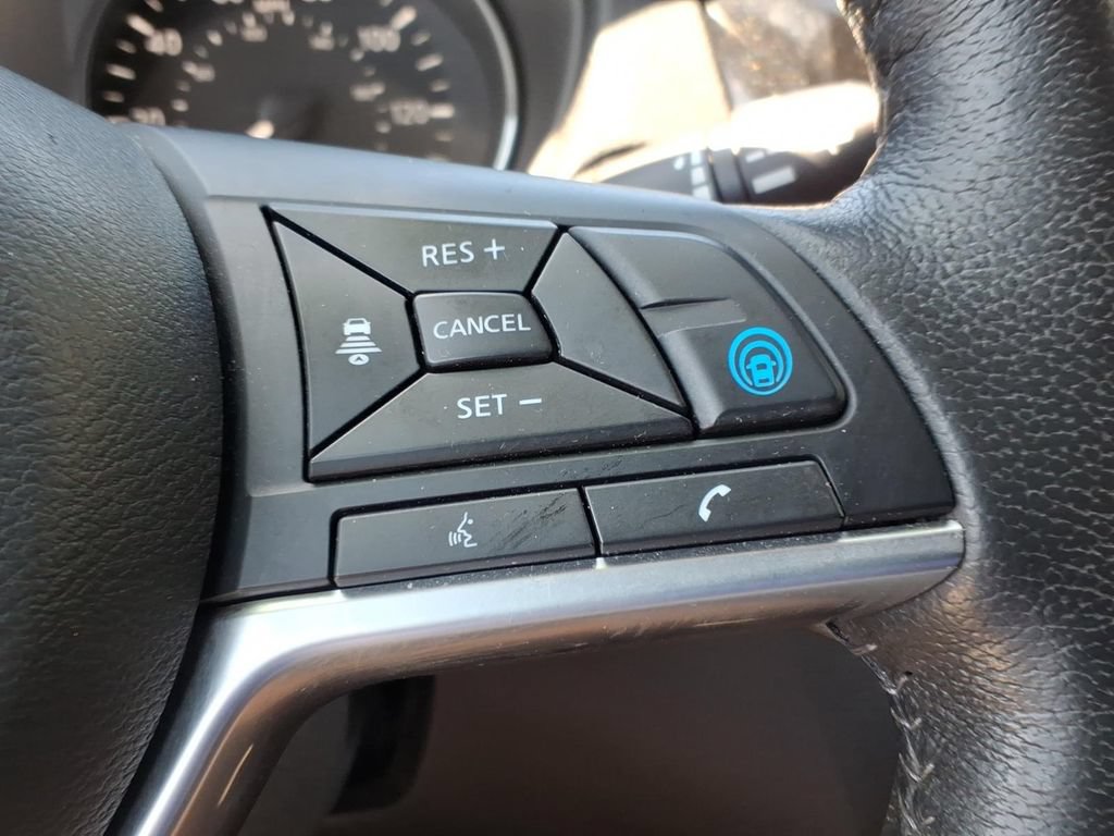 Used 2019 Nissan Rogue SV w/ Premium Package AWD/4WD image 17