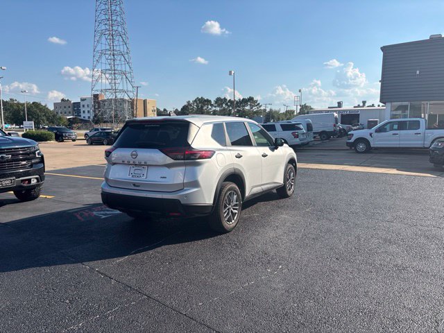 Used 2024 Nissan Rogue S AWD/4WD image 7