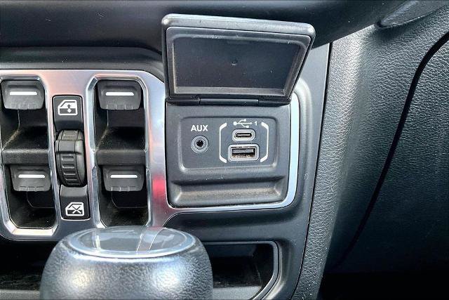 Used 2022 Jeep Wrangler Unlimited Sahara AWD/4WD image 26