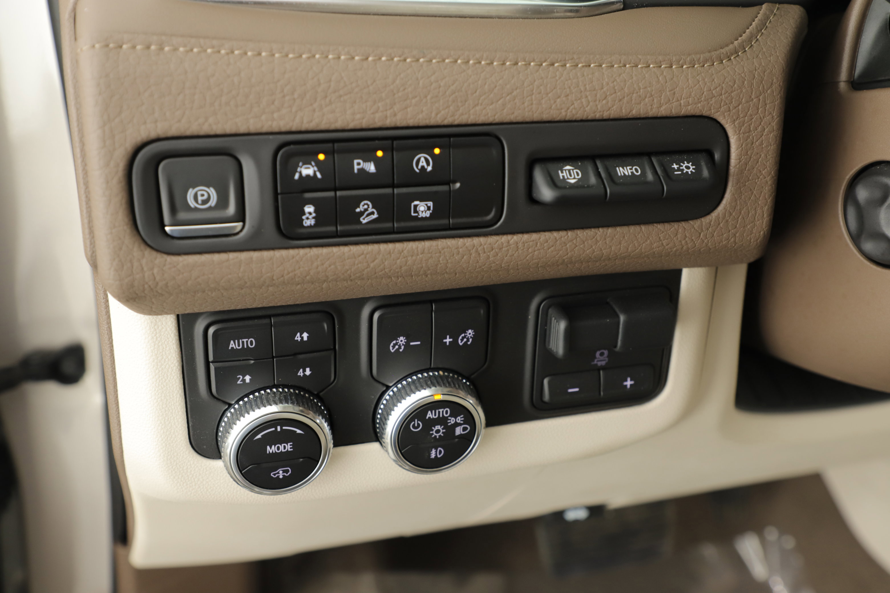 Used 2023 GMC Yukon Denali w/ Max Trailering Package image 11