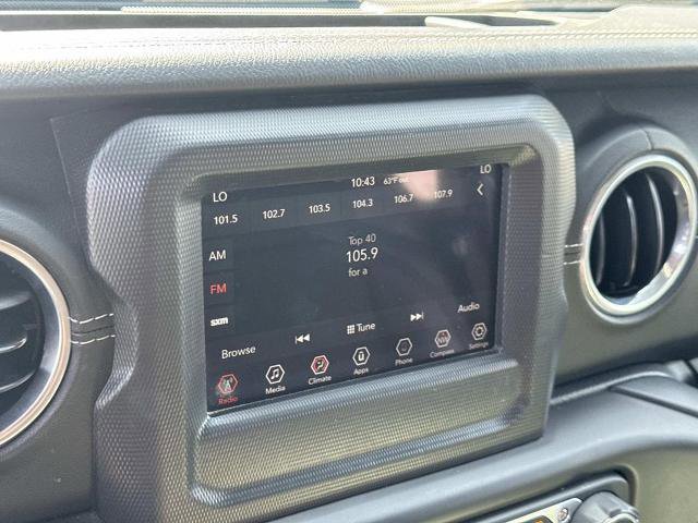 Used 2018 Jeep Wrangler Unlimited Sahara AWD/4WD image 14