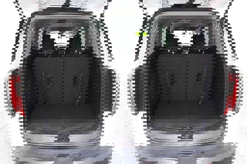 Used 2023 GMC Acadia SLE image 26