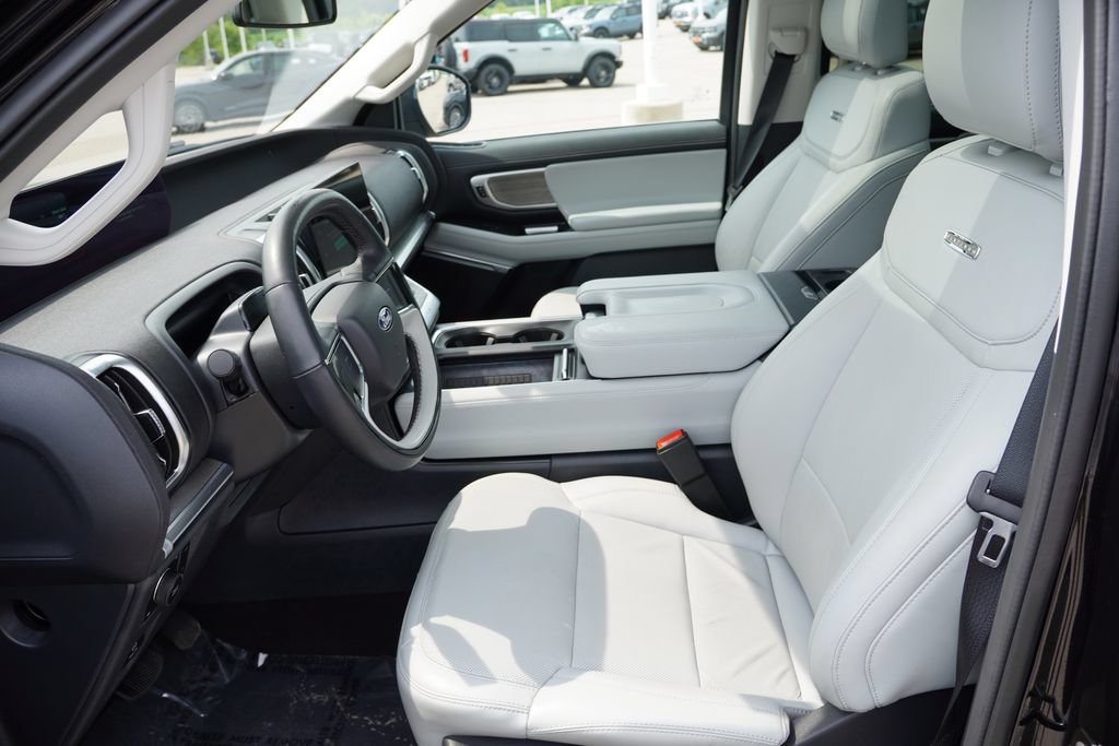 Certified 2025 Ford Expedition Platinum AWD/4WD image 16