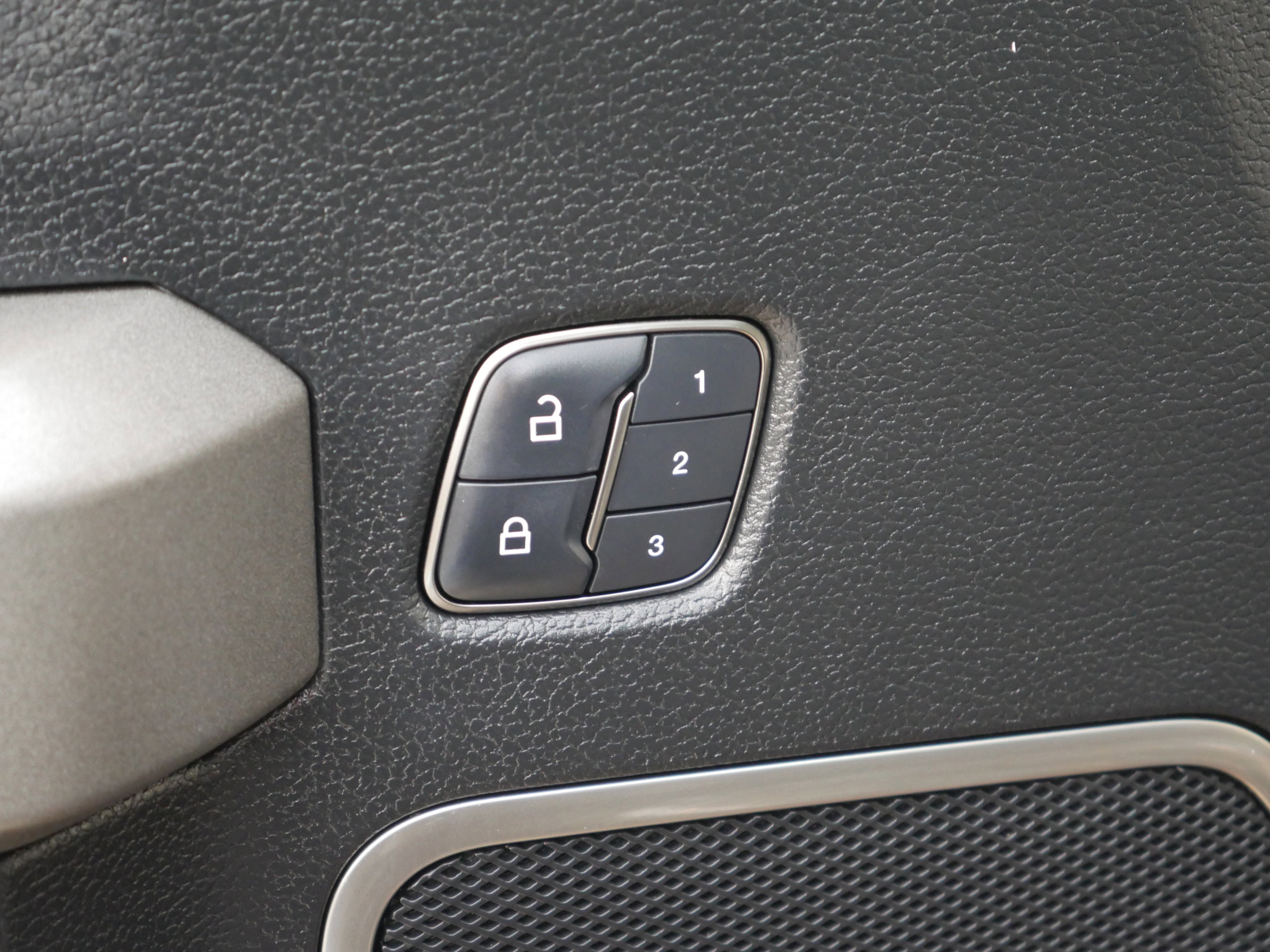 Certified 2017 Ford F150 Raptor w/ Equipment Group 802A Luxury image 41