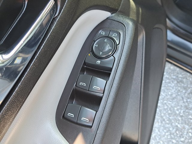 Used 2020 Chevrolet Equinox LS image 23