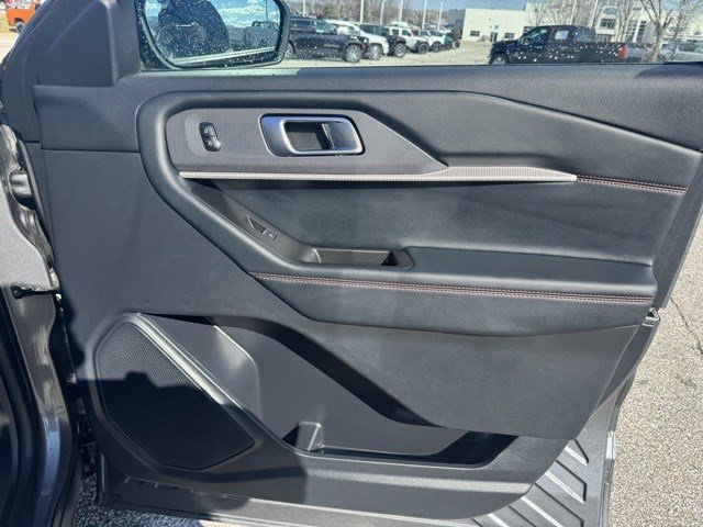 Certified 2025 Ford Explorer ST-Line w/ ST-Line Street Pack image 32