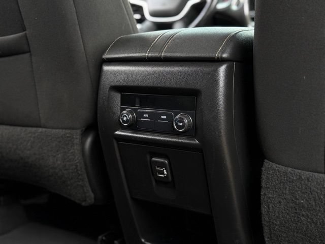 Used 2020 Chevrolet Traverse LT FWD image 18