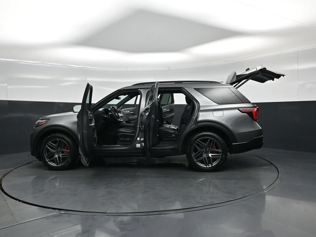 Certified 2025 Ford Explorer ST-Line w/ ST-Line Street Pack AWD/4WD image 33