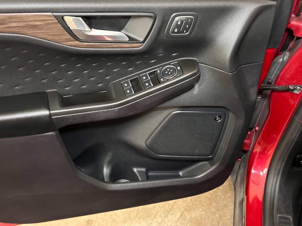 Certified 2020 Ford Escape Titanium AWD/4WD image 26