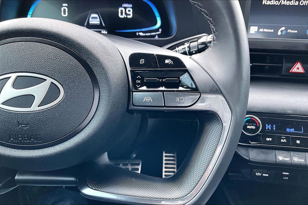 Used 2025 Hyundai Elantra Sport image 19