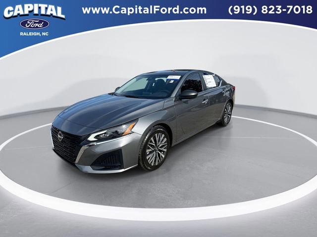 Used 2024 Nissan Altima 2.5 SV image 2