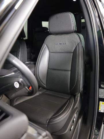 Used 2024 GMC Yukon XL Denali AWD/4WD image 8