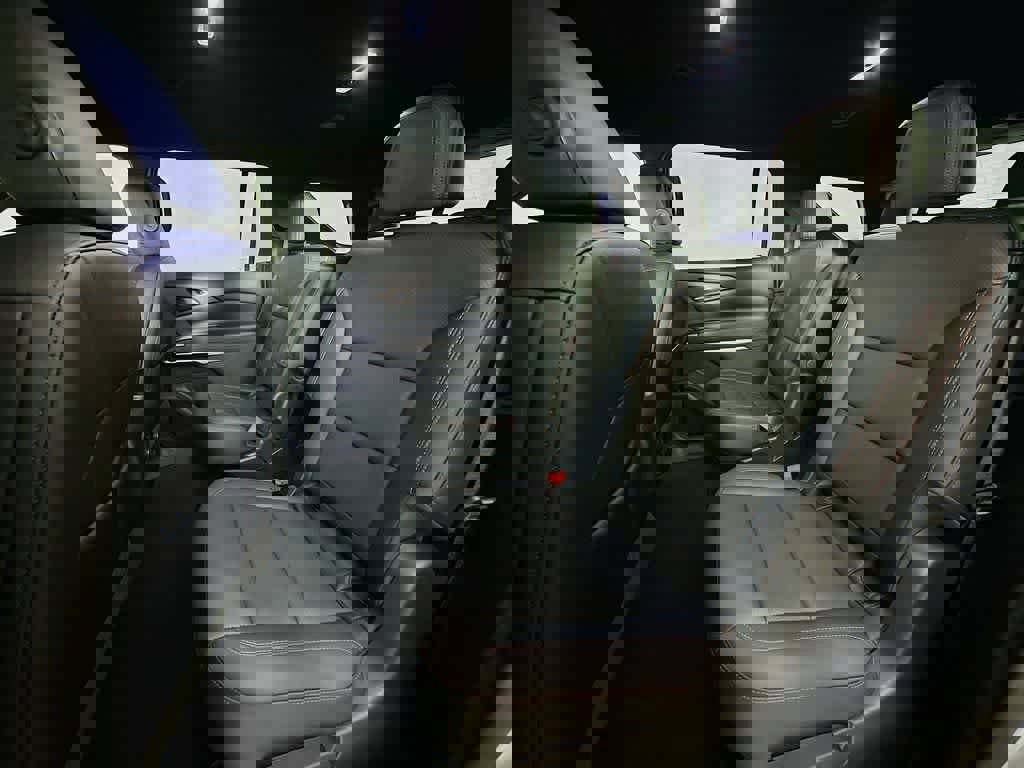 Used 2025 Chevrolet Traverse Z71 image 17