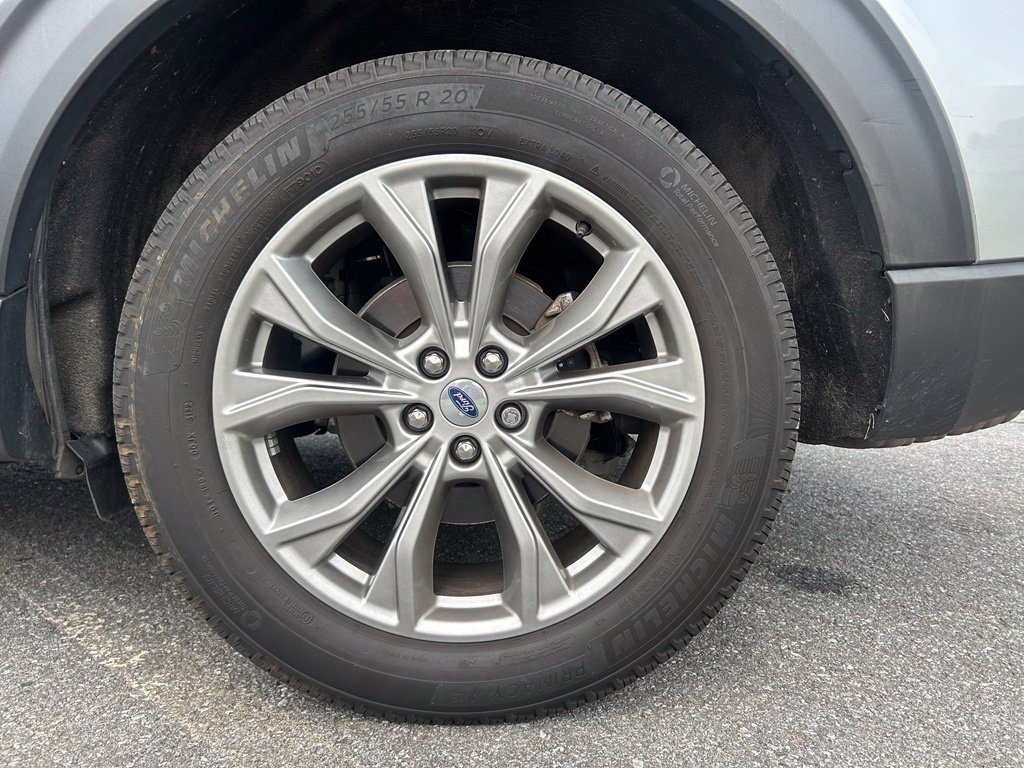 Certified 2022 Ford Explorer XLT w/ Equipment Group 202A AWD/4WD image 39