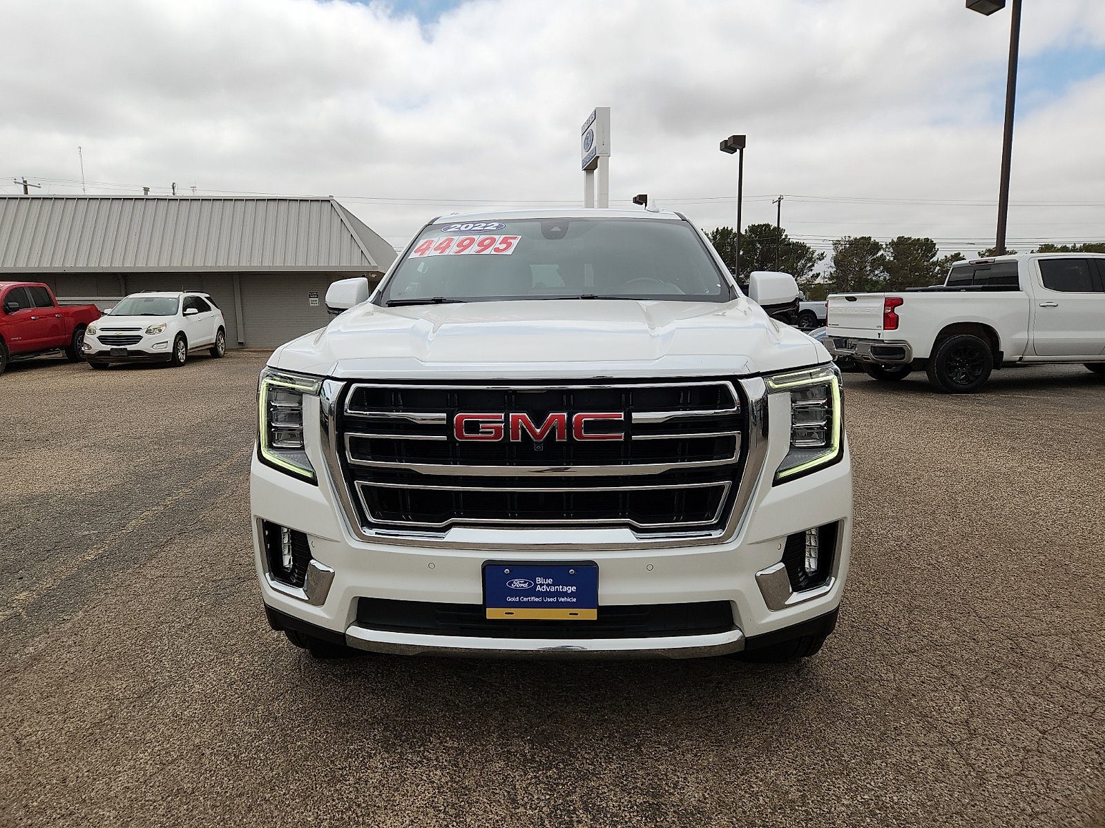 Used 2022 GMC Yukon SLT w/ SLT Luxury Package RWD image 2
