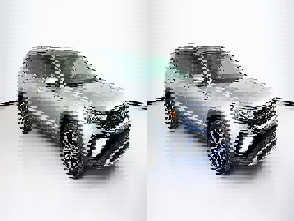 Used 2022 Volkswagen Taos SE w/ Panoramic Sunroof Package image 7