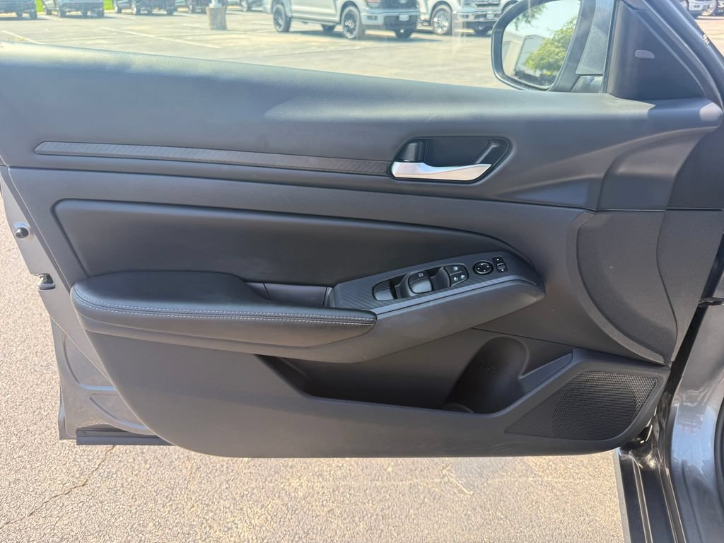 Used 2024 Nissan Altima 2.5 SV w/ SV Premium Package FWD image 10