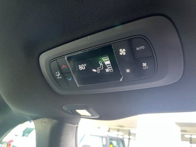 Used 2025 Chrysler Pacifica Limited FWD image 18