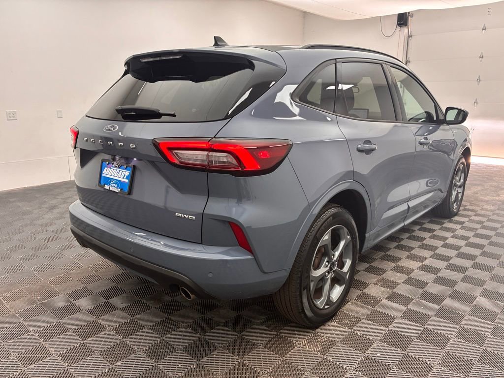 Certified 2023 Ford Escape ST-Line Select w/ Tech Pack #1 image 3