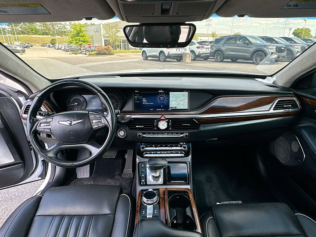 Used 2019 Genesis G90 3.3T Premium RWD image 3